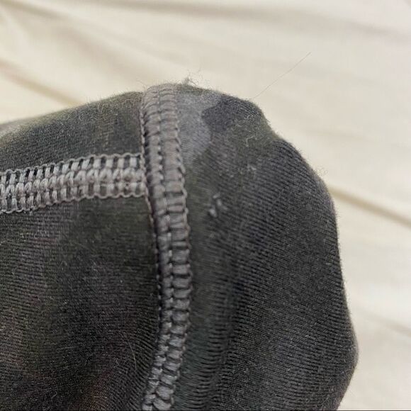 Fabletics Brand Green Black Grey Camo Bike Shorts Size Medium - Picture 9 of 10